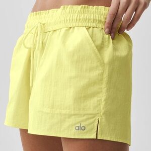 Alo Yoga Alumni Short Sunshine XS
